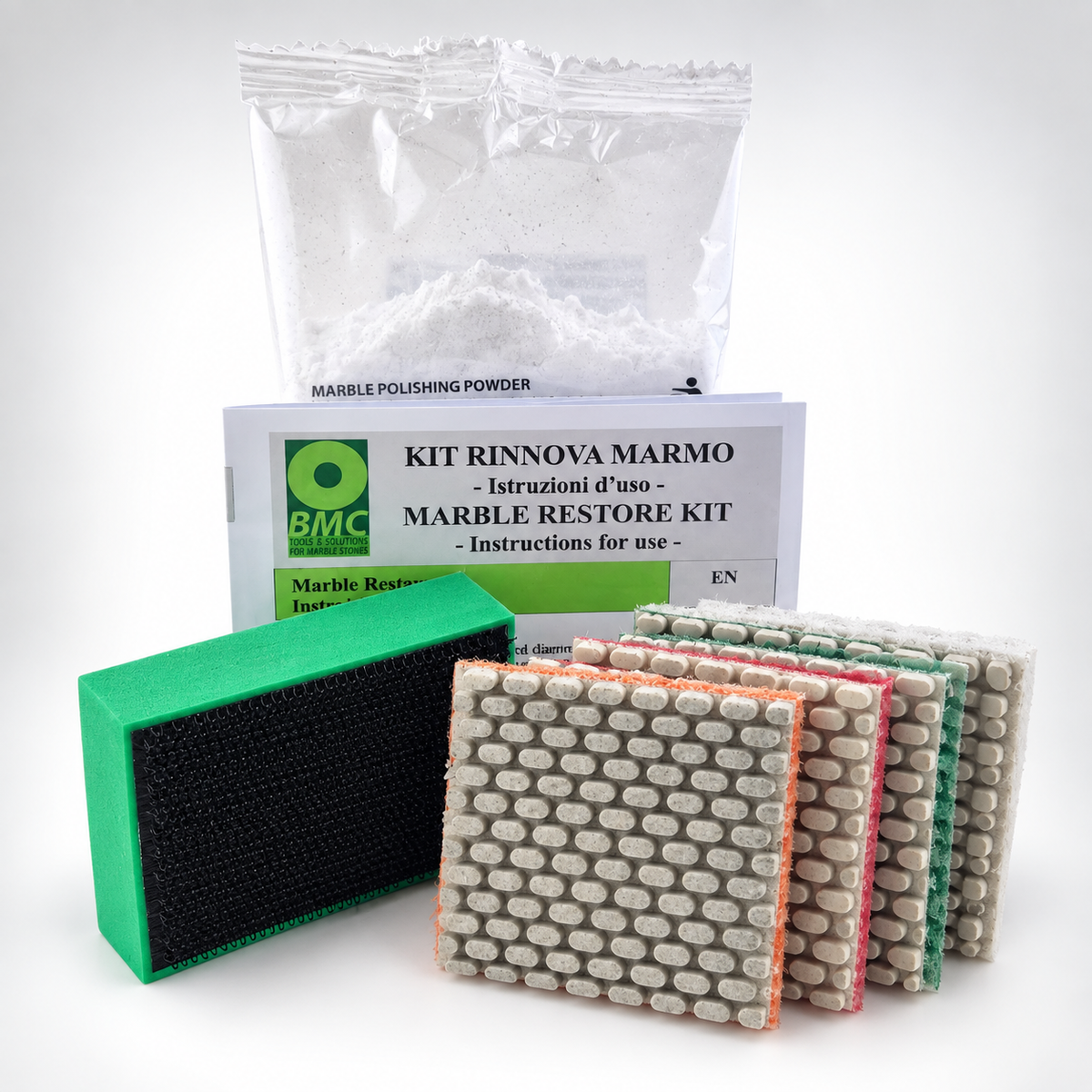 Rinnova Marmo BASE - componenti del kit con abrasivi diamantati, supporto e polvere lucidante